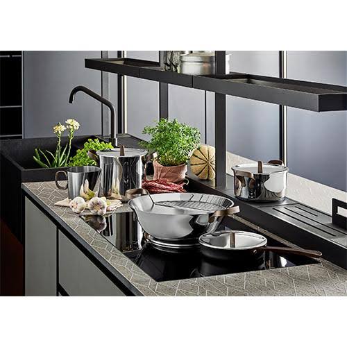 Black 24cm Frying Pan J885