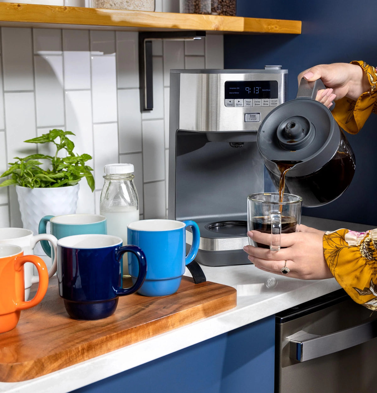 12 Cup Drip Coffee Maker with Keep Warm Plate D90744
