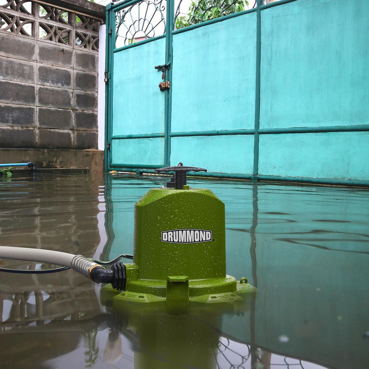 1/8 HP Multidirectional Submersible Utility Pump O423